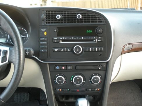 Used 2008 Saab 9-3 2.0T w/ Moonroof Package FWD image 34