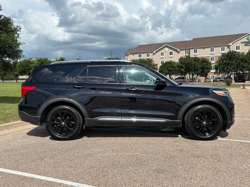 Used 2024 Ford Explorer Limited AWD/4WD image 5