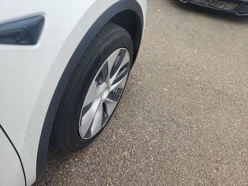 Used 2022 Tesla Model Y Long Range AWD/4WD image 16