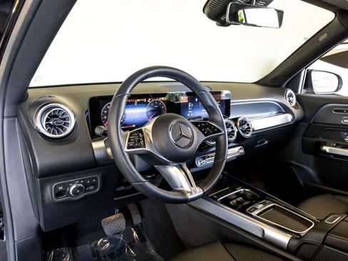 Used 2025 Mercedes-Benz GLB 250 image 19