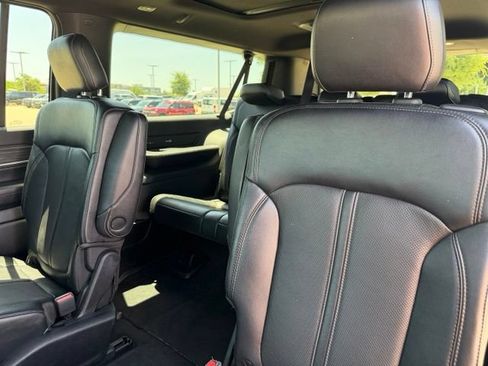 Used 2023 Jeep Wagoneer L Series III w/ Premium Group I AWD/4WD image 21