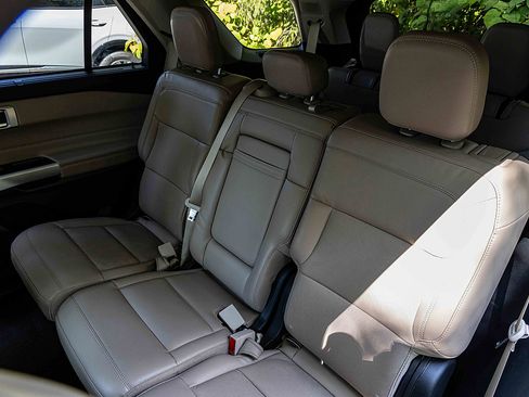 Used 2023 Ford Explorer Limited image 22