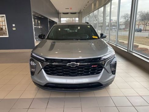 Used 2024 Chevrolet Trax RS w/ Sunroof Package image 3