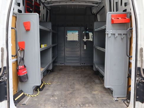 Used 2018 Nissan NV 2500 SV RWD image 17
