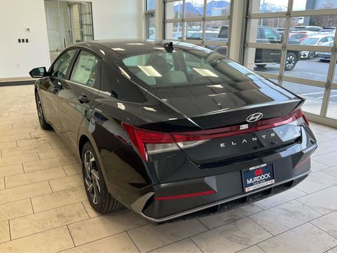 New 2026 Hyundai Elantra Limited FWD image 10