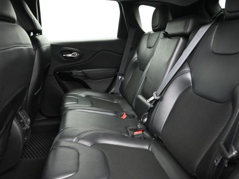 Used 2020 Jeep Cherokee Latitude Plus FWD image 23