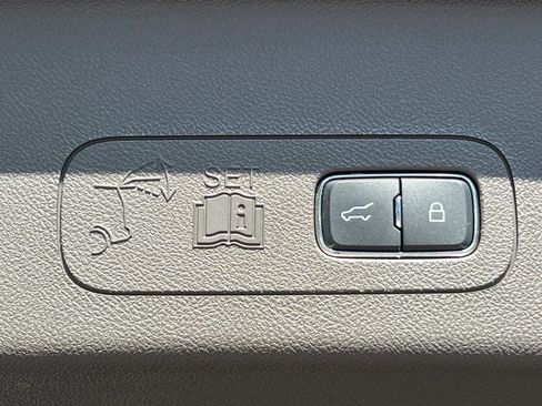 Used 2023 Lincoln Aviator AWD w/ Premium Package image 40