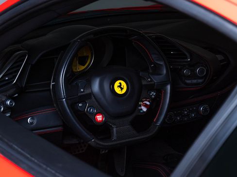 Used 2018 Ferrari 488 GTB RWD image 11