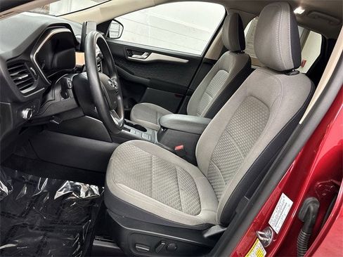 Certified 2020 Ford Escape SE image 3