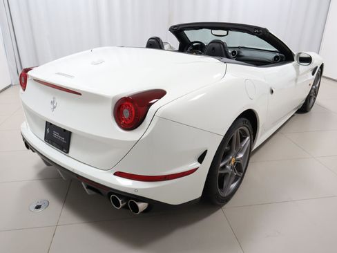 Used 2016 Ferrari California T image 9