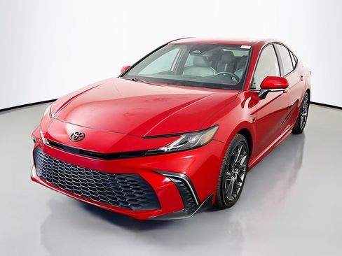 Used 2025 Toyota Camry SE w/ Convenience Package FWD image 4