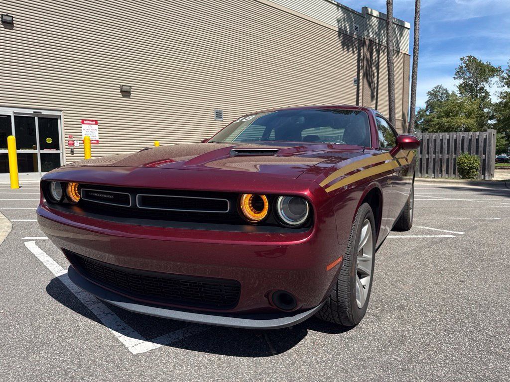 Used 2018 Dodge Challenger SXT RWD image 9