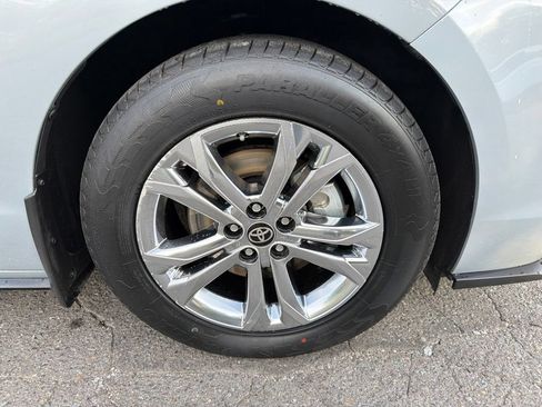 Used 2023 Toyota Sienna XSE AWD/4WD image 9