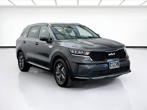 Used 2022 Kia Sorento S FWD image 3