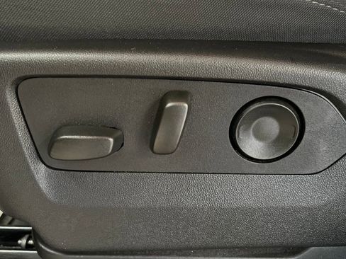 Used 2024 Chevrolet Silverado 2500 Custom w/ Custom Value Package image 37