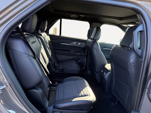 New 2026 Ford Explorer ST-Line w/ ST-Line Street Pack image 18