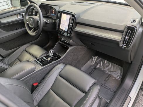 Used 2023 Volvo XC40 B5 Ultimate w/ Protection Package Premier image 34