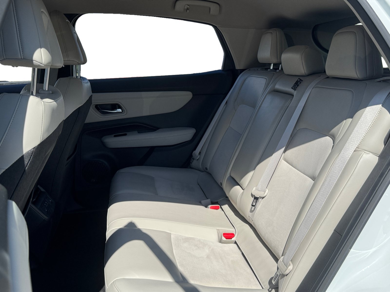 Used 2024 Nissan Ariya FWD image 13