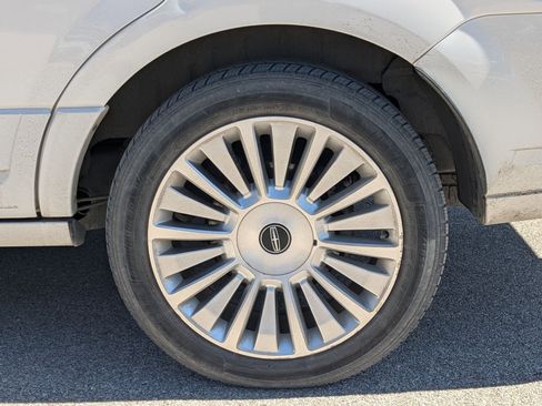 Used 2016 Lincoln Navigator Select image 26