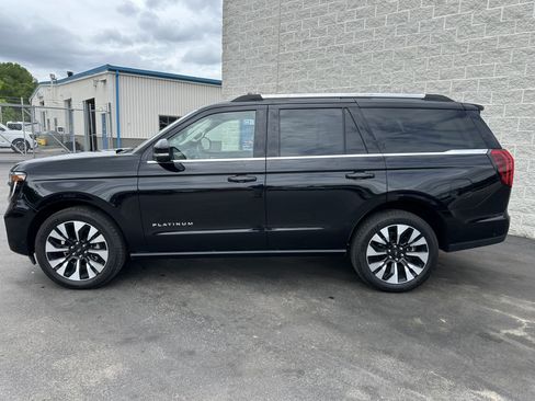 Certified 2025 Ford Expedition Platinum w/ Driver's Package AWD/4WD image 4