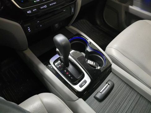 Used 2017 Honda Ridgeline RTL-E image 23