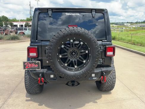 Used 2020 Jeep Wrangler Unlimited Sahara w/ Uconnect 4C Nav & Sound Group AWD/4WD image 8