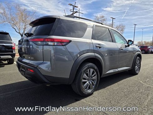 Used 2024 Nissan Pathfinder SV image 6