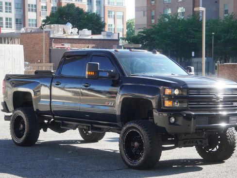 Used 2016 Chevrolet Silverado 2500 LT w/ Midnight Edition AWD/4WD image 6