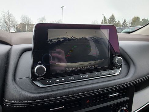 Used 2023 Nissan Rogue SV w/ SV Premium B Package image 19