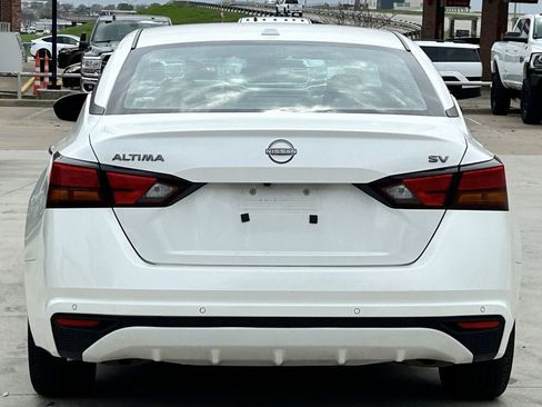 Used 2024 Nissan Altima 2.5 SV image 5