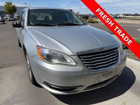Used 2012 Chrysler 200 Limited image 1