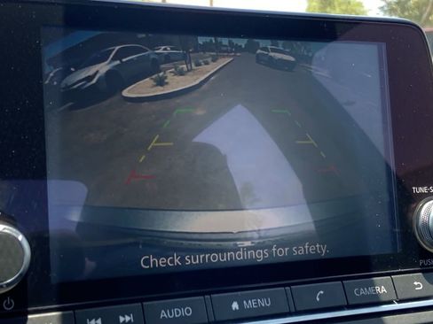 Used 2025 Nissan Altima 2.5 SV FWD image 10