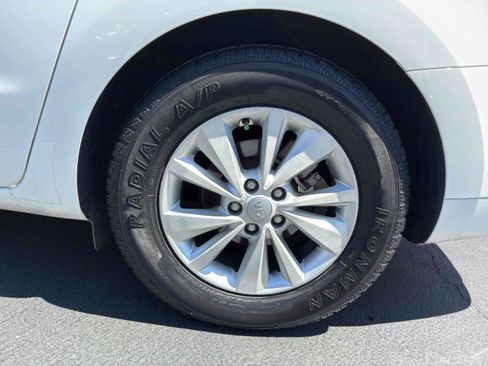 Used 2015 Kia Sedona LX w/ LX Convenience Package FWD image 14