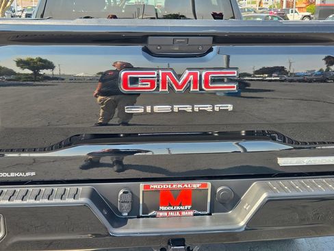 Used 2021 GMC Sierra 1500 Elevation w/ LPO, GMC Protection Package AWD/4WD image 7