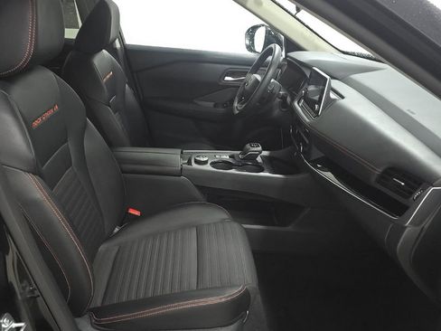 Used 2025 Nissan Rogue SV AWD/4WD image 9