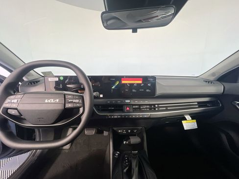 New 2025 Kia K4 LXS image 30