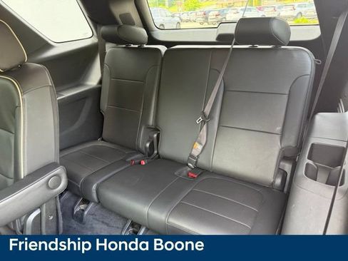 Used 2023 Chevrolet Traverse Premier FWD image 35