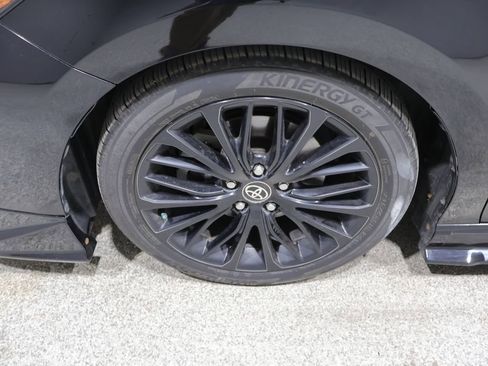 Used 2022 Toyota Camry SE w/ Carpet Mat Package (TMS) AWD/4WD image 9