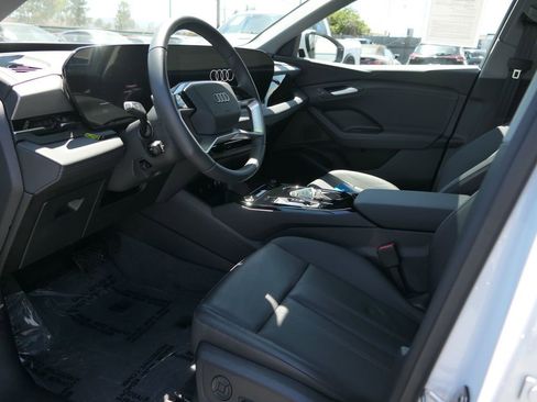 Used 2025 Audi Q6 e-tron Premium image 9