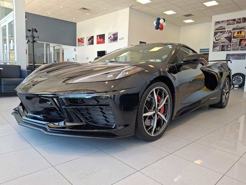 Used 2022 Chevrolet Corvette Stingray Premium Cpe w/ Z51 Performance Package RWD image 3