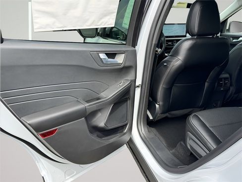 New 2025 Ford Escape SE image 31