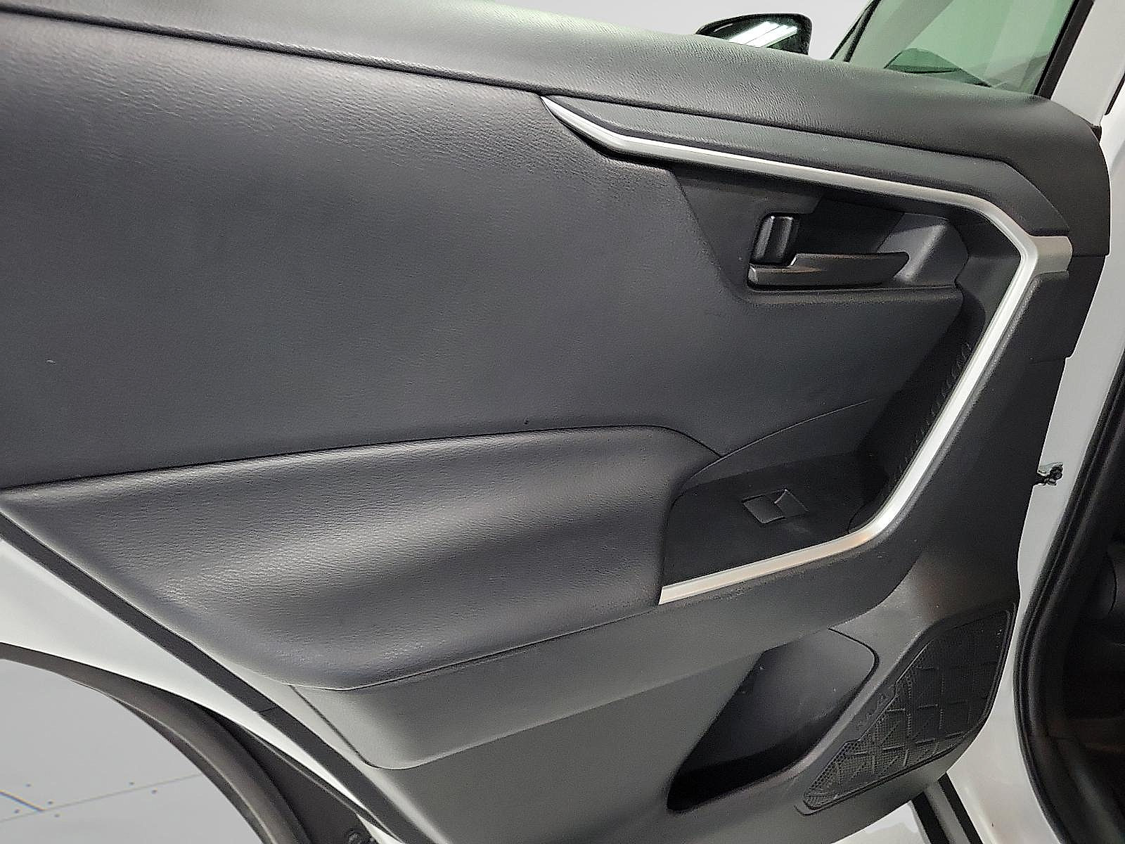 Certified 2021 Toyota RAV4 LE AWD/4WD image 9