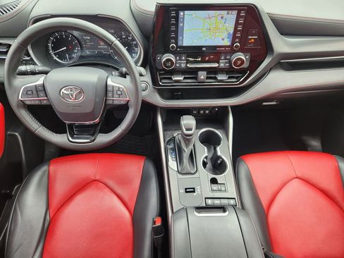 Used 2021 Toyota Highlander XSE FWD image 26