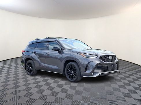 Used 2023 Toyota Highlander XSE AWD/4WD image 4