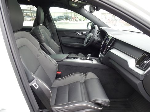 Used 2022 Volvo XC60 B6 R-Design w/ Advanced Package image 26