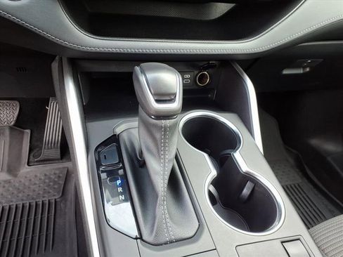 Used 2023 Toyota Highlander LE image 11