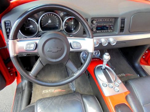 Used 2005 Chevrolet SSR w/ Preferred Equipment Group image 12