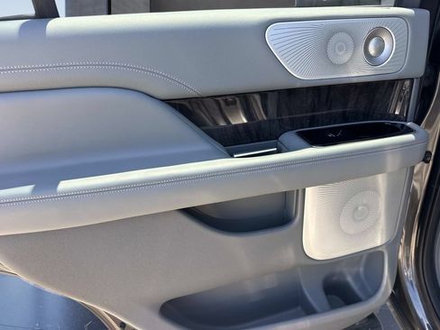 Used 2018 Lincoln Navigator Reserve w/ Technology Package AWD/4WD image 13