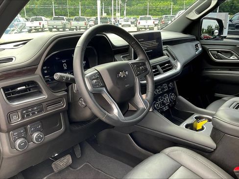 Used 2024 Chevrolet Tahoe Z71 w/ Luxury Package AWD/4WD image 8