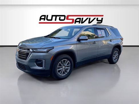 Used 2023 Chevrolet Traverse LT image 3